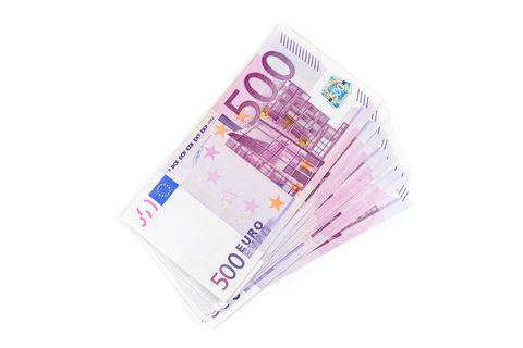 Penguatan Dolar Memaksa Euro Tertahan Di Atas Paritas